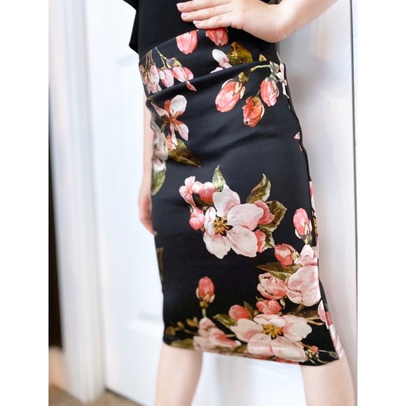 Metallic Floral Girl’s Pencil Skirt Size 12-14 - Picture 5 of 5